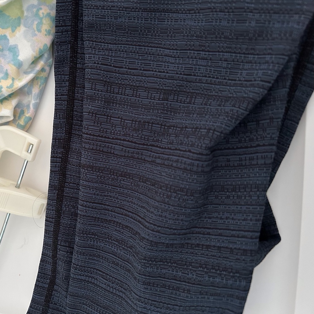 Athleta Salutation (RN 54023) 7/8 Leggings (NWOT) - Picture 5 of 11